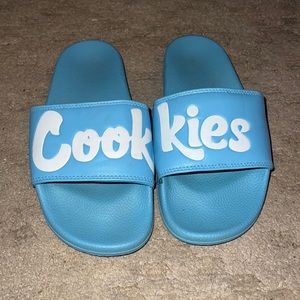 Cookies slide shoes